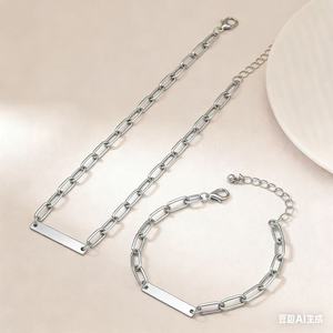 <span class=keywords><strong>Set</strong></span> di Collana e Bracciale con Lettere Incise Personalizzate <span class=keywords><strong>per</strong></span> Donna, Placcato Oro 18K, Gioielli con Ciondolo Rotondo in Acciaio Inossidabile - Product Image 3