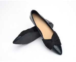 Scarpe da donna con taglio poco profondo a punta nera da barca con chiusura a bottone Sole a fondo morbido scarpa singola all'ingrosso prezzo di fabbrica - Product Image 3
