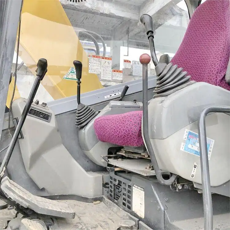 Mythical shaped second-hand Komatsu excavator pc128us sold in China as a second-hand excavator