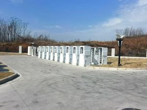 Système de Stockage d'Énergie à Refroidissement Liquide 261 kWh 1000 kWh 1 MWh Armoires de Stockage d'Énergie Solaire Modulaires ESS Durée de Vie 8000+ Cycles - Product Image 5