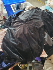 Vendita calda <span class=keywords><strong>vip</strong></span> misto 45kg king balle signore velluto abbigliamento usato sfuso abiti usati in balla - Product Image 6