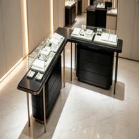 Conception d'intérieur de bijouterie de luxe sur mesure en or rose crème, éclairage LED, ensemble complet de luminaires clés en main, vitrine murale centrale