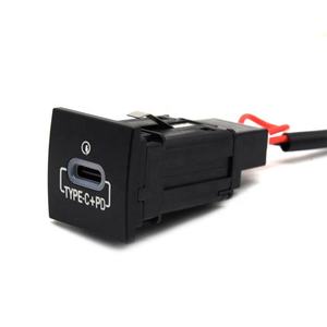 Enchufe de Cargador USB Tipo C Pd Cuadrado ABS de Diseño OEM con Enchufe de 12V y Puerto USB Pd para Toyota Corolla Rav4 Land Cruiser - Product Image 1