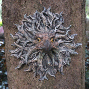 Radice <span class=keywords><strong>di</strong></span> albero caratteristiche facciali figurina <span class=keywords><strong>di</strong></span> uccello all'aperto testa <span class=keywords><strong>di</strong></span> aquila ciondolo giardino albero ornamento decorazione scultura albero faccia decorazione - Product Image 2