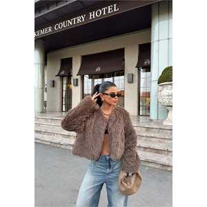 Abrigo de Piel Sintética Marrón Rubí con Relleno de Algodón, Tejido, Cierre de un Solo Botón, Teñido, Recubierto, con Patrón Estampado - Product Image 3