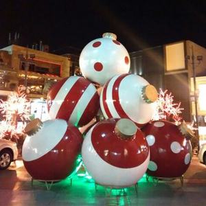 Palline di Natale Giganti Personalizzate in Fibra di Vetro e Resina, Ornamenti e Decorazioni Natalizie di Grandi Dimensioni - Product Image 1