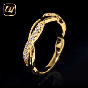 Anillo de Boda Apilable de Oro Amarillo Sólido de 18K con Diamantes Cultivados en Laboratorio, Certificado IGI, Diseño de Vides Retorcidas y Media Pavé, Delicado y con Símbolo de Infinito - Product Image 4