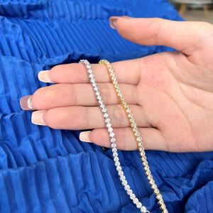 สร้อยข้อมือเทนนิสคลาสสิก Dylam เงินแท้ 925 ชุบโรเดียม ทอง 18K ประดับเพชรคิวบิกเซอร์โคเนีย 5A ทรงกลม 3 มม. ระยิบระยับ - Product Image 4