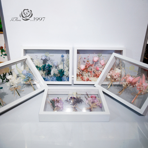 Cadre photo en bois fleur immortelle nouveau design sec petites fleurs séchées mini <span class=keywords><strong>bouquet</strong></span> de fleurs conservées pour la décoration de la saint-valentin - Product Image 1