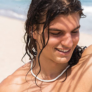 Collar blanco estilo Concha Puka para mujer, gargantilla de surfista de verano con cuentas de disco Heishi, cadena de hilo, accesorios de joyería - Product Image 3