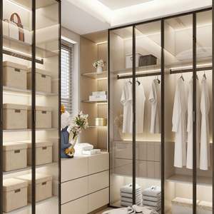 Armario Vestidor Moderno de Lujo BALOM con Puerta de Vidrio, Marco de Metal Negro y Gabinete de Madera Beige, Diseño de Vestidor Abierto - Product Image 1