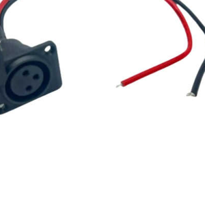 La configuración de 3 pines proporciona una interfaz eléctrica estable. Puerto de carga XLR de 3 pines. - Product Image 4