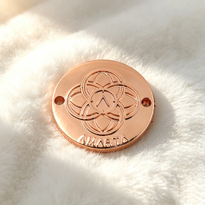 Accessoires de maillots de bain, étiquette métallique gravée avec logo personnalisé, étiquette métallique à coudre pour vêtements de bain - Product Image 1