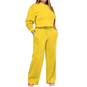 Conjunto de Dos Piezas de Punto Suave Premium para Mujer, Hecho de Poliéster y Spandex, Pantalones Cortos Sólidos, Ropa de Estar por Casa de Lujo, Experiencia de Confort en el Hogar - Product Image 2