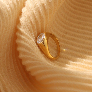 Anillo Geométrico de Acero Inoxidable con Zirconia, Chapado en Oro de 18K, Antideslustre, Joyería Clásica, Sencilla, Moderna y Elegante, Certificado AIGS - Product Image 2