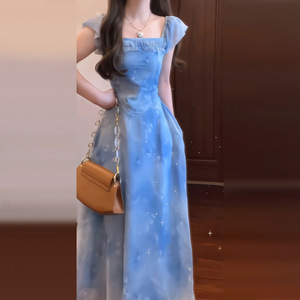 Robe d'été pour femme, style français, imprimé floral bleu, manches courtes, col carré, volants, longueur maxi, taille ajustée, idéale pour la plage - Product Image 3