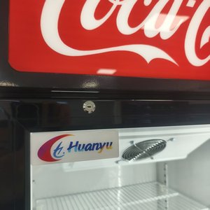 Réfrigérateur à boissons intégré de qualité supérieure avec logo personnalisé gratuit, nouveau modèle <span class=keywords><strong>Coca</strong></span>-<span class=keywords><strong>Cola</strong></span> 2026, équipement de réfrigération pour boissons froides - Product Image 2