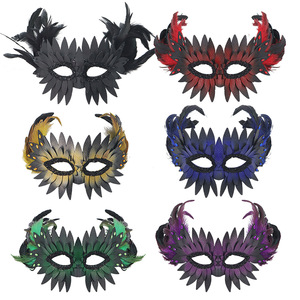Masque De Corbeau En Cuir Noir, Masque De Corbeau Fabriqué à La Main Avec Bec Crochu, Demi-masque D'oiseau Noir Avec Cornes Courtes Retournées (FAIT SUR COMMANDE !) - Canada