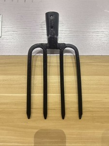 Tête de <span class=keywords><strong>fourche</strong></span> <span class=keywords><strong>à</strong></span> <span class=keywords><strong>4</strong></span> <span class=keywords><strong>dents</strong></span> en fonte haute résistance pour la gestion du <span class=keywords><strong>fumier</strong></span>, du foin et du sol - Product Image 4