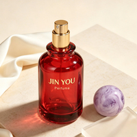 Flacon de parfum en verre cylindrique rouge populaire de 50 ml avec logo sérigraphié, pulvérisateur à pompe et boîte d'emballage de parfum OEM