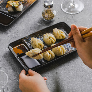 Plato <span class=keywords><strong>de</strong></span> cerámica japonés creativo <span class=keywords><strong>de</strong></span> tres compartimentos, aperitivos desechables, salsa <span class=keywords><strong>de</strong></span> barbacoa, albóndigas para transfronterizo para <span class=keywords><strong>Amazon</strong></span> - Product Image 3