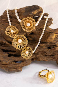 Collar de Perlas Naturales de Agua Dulce con Cadena de Hojas Envueltas en Metal Plateado, Joyería de Lujo Coreana para Unisex, Regalo de Moda para Fiestas - Product Image 6