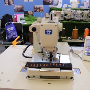 Máquina ojaladora de cabezal redondo ZY9820, de una aguja, semiautomática y computarizada, para coser ojales en puños. - Product Image 2