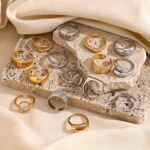 Moda europea y americana, joyería de diseño de nicho simple, acero inoxidable chapado con líneas de oro de 18 quilates, Rin abierto multicapa - Product Image 1