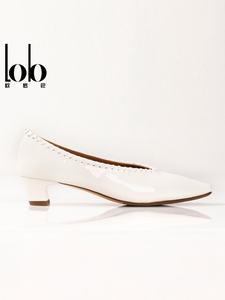 รองเท้าส้น<span class=keywords><strong>สูง</strong></span>สไตล์เรโทรอังกฤษสำหรับผู้หญิง ฤดูใบไม้ผลิ 2026 หัวเหลี่ยม หนังเคลือบเงา สายรัดข้อเท้าแบบหัวเข็มขัดเดี่ยว สีพื้น แฟชั่น - Product Image 6