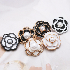 Nhà Máy Bán Buôn Dập Nổi Hợp Kim Áo Nút Tùy Chỉnh Kim Loại Biểu Tượng Chân Nút Cho Quần Áo May - Product Image 1