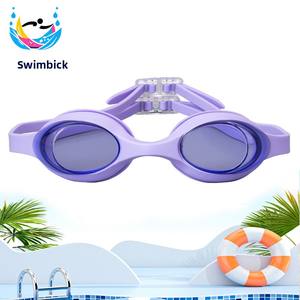 แว่นตาว่ายน้ำเด็กแบบปรับได้ ป้องกันฝ้า ซิลิโคน ปลอดภัย ดีไซน์เลนส์ PC คุณภาพสูง พร้อมโลโก้สั่งทำพิเศษ เป็นมิตรกับสิ่งแวดล้อม - Product Image 1