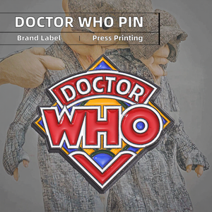 Научно-фантастическая брошь из металлического сплава - Product Image 4