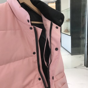 <span class=keywords><strong>Chaleco</strong></span> de plumón para hombre, talla grande, <span class=keywords><strong>acolchado</strong></span> con relleno de plumón de <span class=keywords><strong>ganso</strong></span>, sin mangas, largo, con logo frontal en patchwork, para invierno y actividades al aire libre, venta al por mayor - Product Image 5