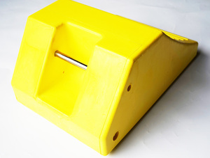 Équipement de voiture robuste bloc de stationnement mousse uréthane cale de <span class=keywords><strong>roue</strong></span> en caoutchouc butée de <span class=keywords><strong>roue</strong></span> de stationnement voiture bouchon de pneu en caoutchouc - Product Image 2