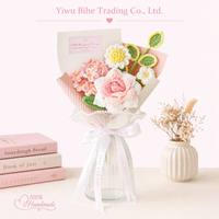 Bouquet de fleurs séchées au crochet fait main BH - Composition de roses et marguerites artificielles, assortiment varié, cadeau de remise de diplôme, haute qualité, toucher doux