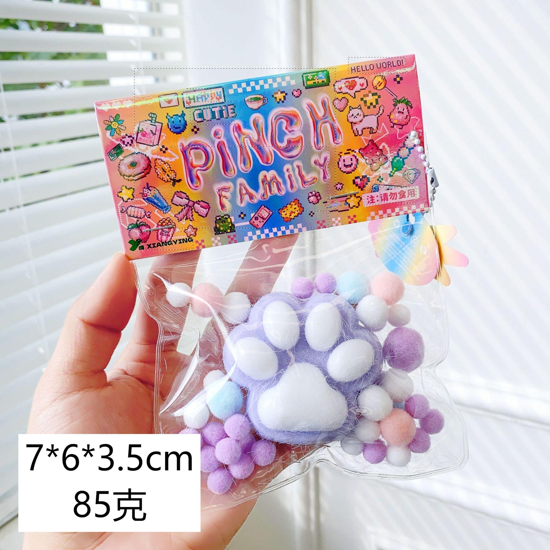 Peluche patte de chat violet