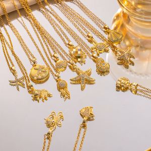 Collier pendentif géométrique tendance en zircon plaqué or en acier inoxydable pour femme, série Océan, avec breloque poisson - Product Image 1