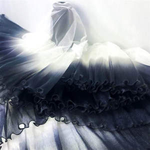 Tessuto in <span class=keywords><strong>Organza</strong></span> Plissettato Sfumato a Righe con Bordo Smerlato per Abiti da Donna, Gonne e Abbigliamento Formale da Festa - Product Image 3