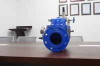 Vanne de réduction de pression en fonte ductile DN50-DN200, vanne de décharge d'eau réglable PN16 pour les infrastructures municipales
