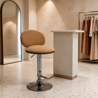 Tabouret de bar pivotant en velours beige avec dossier Pebble, assise à coussin épais, piétement chromé, repose-pieds, hauteur réglable, pour cuisine et maison