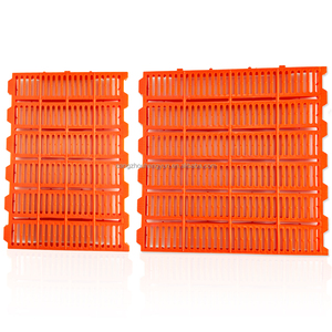 Cage de mise bas pour truies, avec tapis à lattes en plastique, pour sol de ferme porcine - Product Image 1