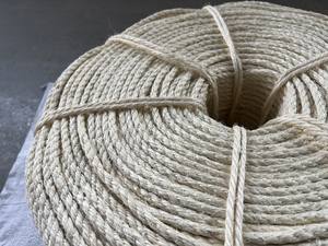 <span class=keywords><strong>Corde</strong></span> en <span class=keywords><strong>sisal</strong></span> blanc blanchi souple et flexible de haute résistance pour la décoration d'animal familier ou le matériel de fibre durable de poteau de griffoir de <span class=keywords><strong>chat</strong></span> - Product Image 2