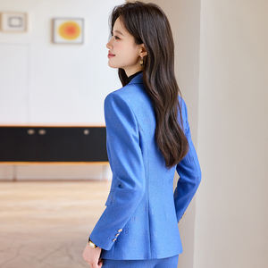 ชุดสูทสองชิ้นสีเขียวสำหรับผู้หญิง ผลิตจากวัสดุพิมพ์คุณภาพสูง ลายเสื้อเบลเซอร์กระดุมเดี่ยวและกางเกงขายาว จากประเทศจีน - Product Image 6