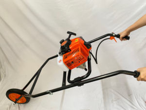 מקדחת אדמה מודרנית מברזל, מונעת בנזין/דלק, עם מוט קידוח עצמי - Product Image 2