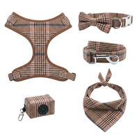 Set Aksesoris Harness Anjing Motif Kotak-kotak Kustom (Bandana Pita) Desain Empuk Ramah Lingkungan Pola Personalisasi MOQ Rendah