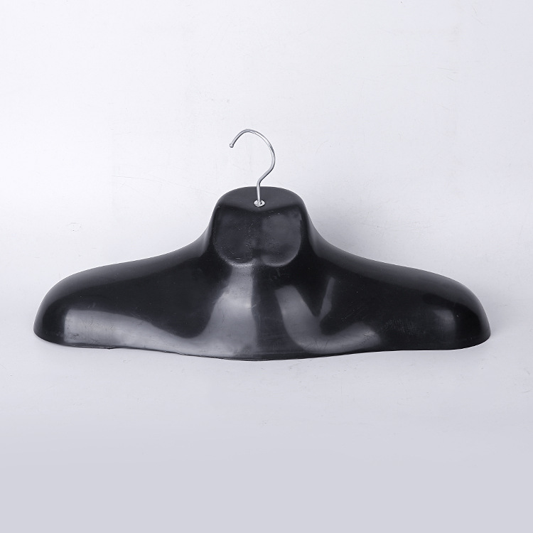 Les épaules de l'homme noir