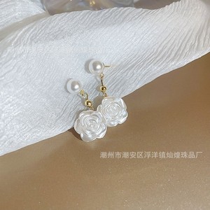 Decoración de flores de resina de rosa blanca para accesorios de joyería DIY para bodas - Product Image 4