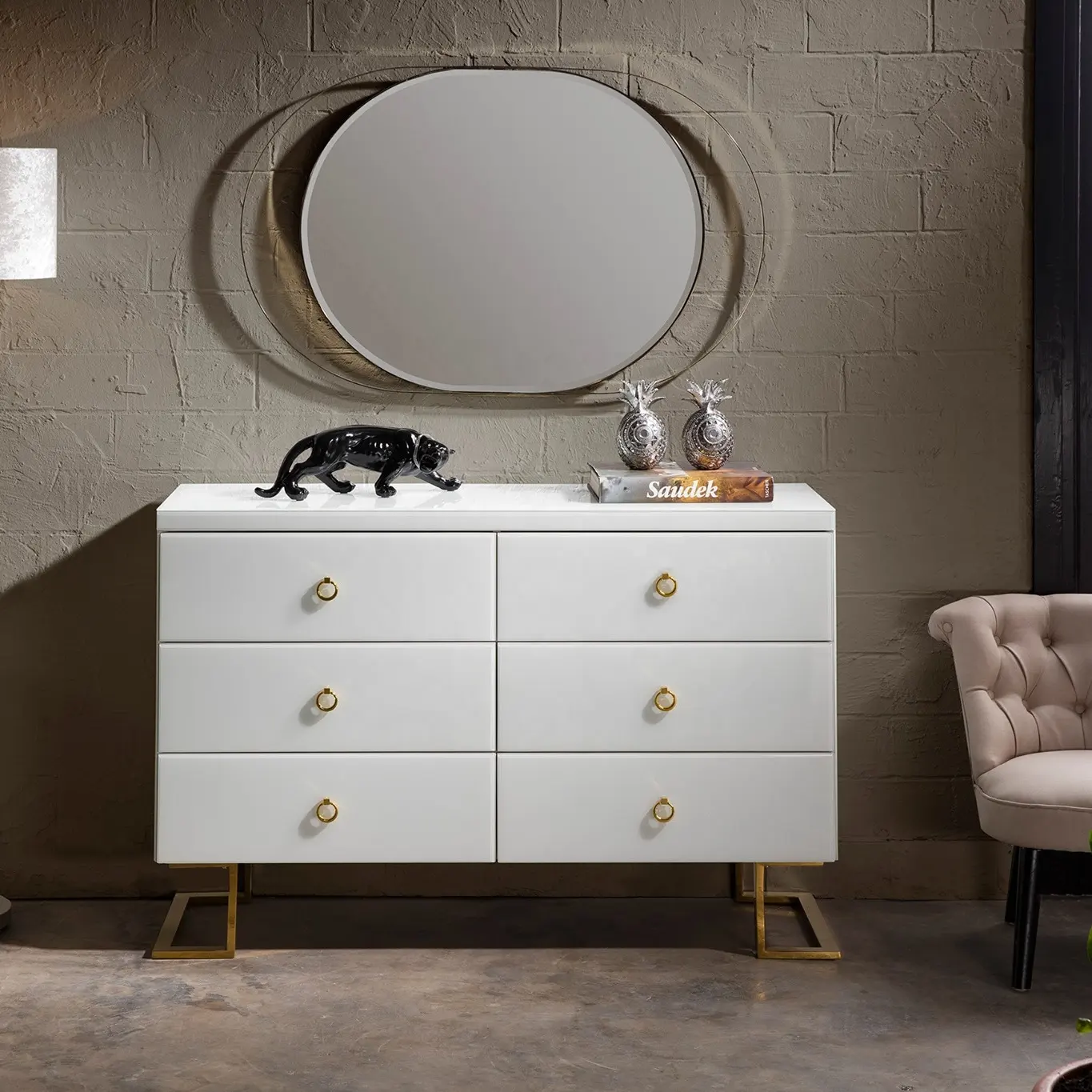 Sala de estar moderna de cor branca brilhante, espelho de vidro de 6 gavetas com alças e pernas de ouro