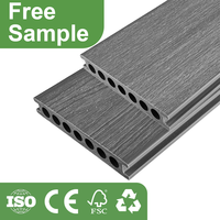 Plancher en composite bois-plastique antidérapant