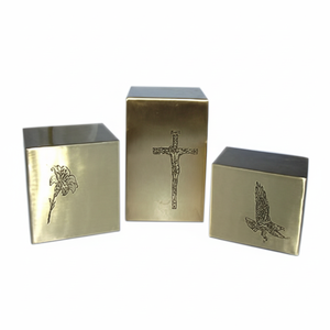 Urnes de crémation en métal de forme cubique en laiton de vente chaude urne adulte en laiton traditionnel en métal solide pour la décoration de service funéraire - Product Image 1